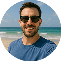 Administrador de portafolio con experiencia revisando los rendimientos de transacciones automatizadas en Vívida Cuentavesa